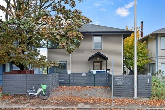 Exterior - 2319 Boylston Ave E