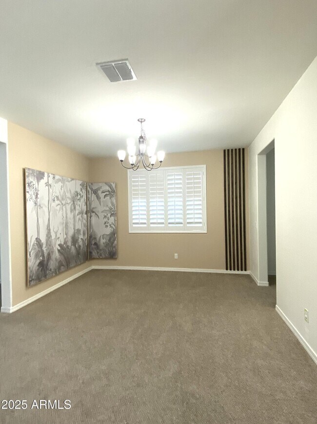 Foto del edificio - 2135 W Betty Elyse Ln
