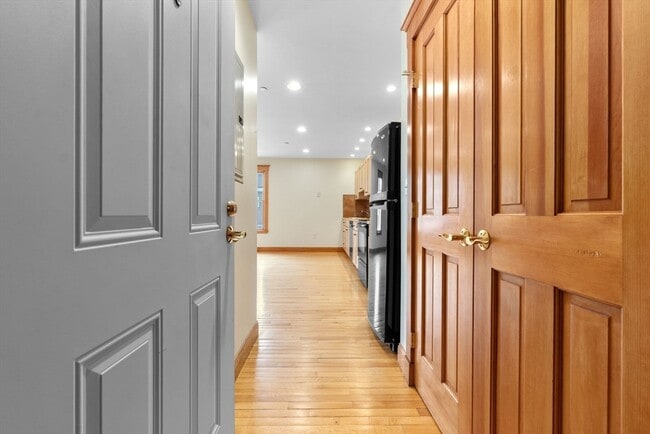 Building Photo - 50 Maple St