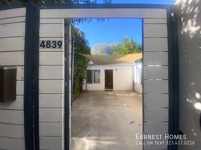 Foto del edificio - 4839 Tyrone Ave Sherman Oaks, CA 91423
