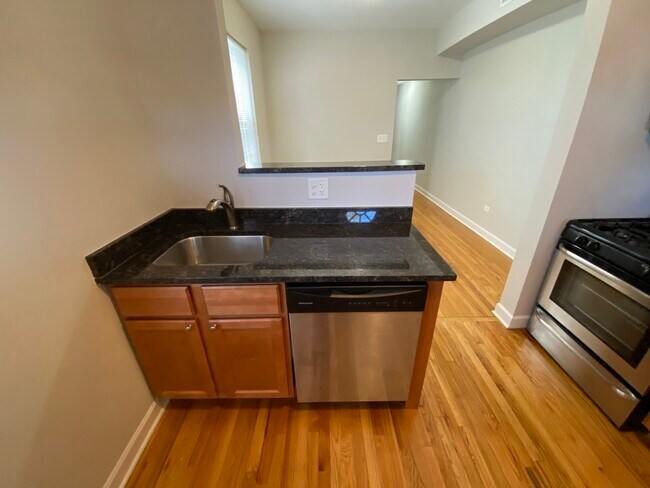 Foto del edificio - 3246 W Wellington Ave