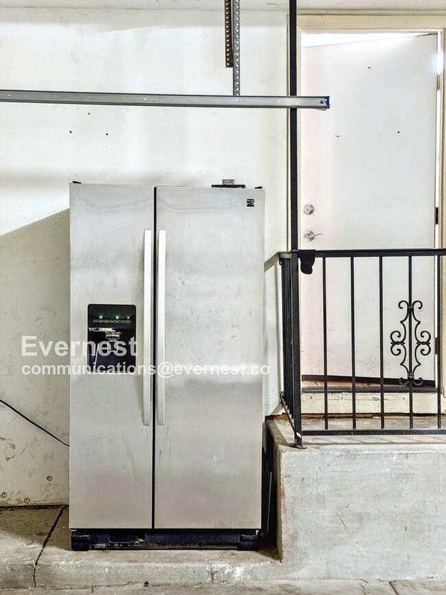 Building Photo - 7370 W Beryllium Ln