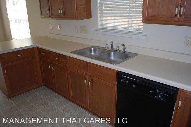 Foto del edificio - 5679 Sycamore Woods Dr