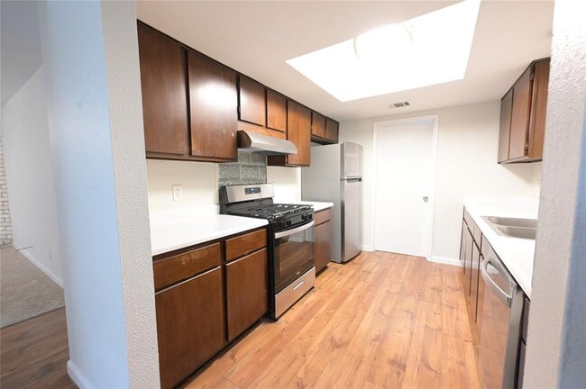 Building Photo - 107 Cloudview Dr