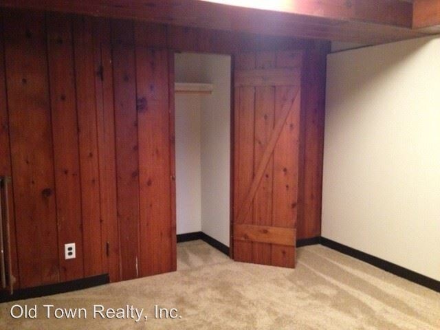 Building Photo - 401 S Division St