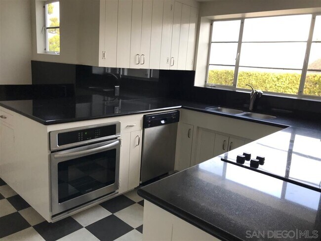 Building Photo - 1867 Spindrift Dr