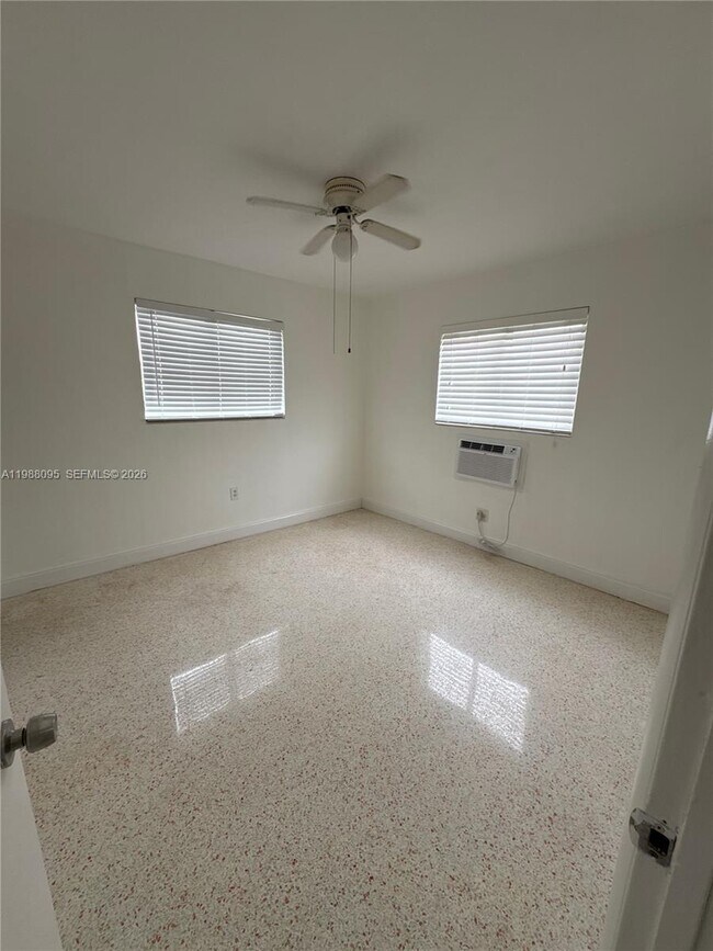 Foto del edificio - 2429 SW 9th St