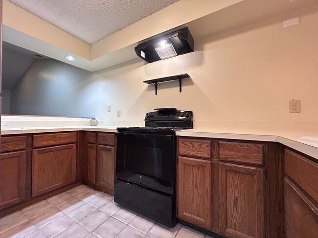 Building Photo - Cozy 2-Bedroom Townhome in Virginia Beach ...