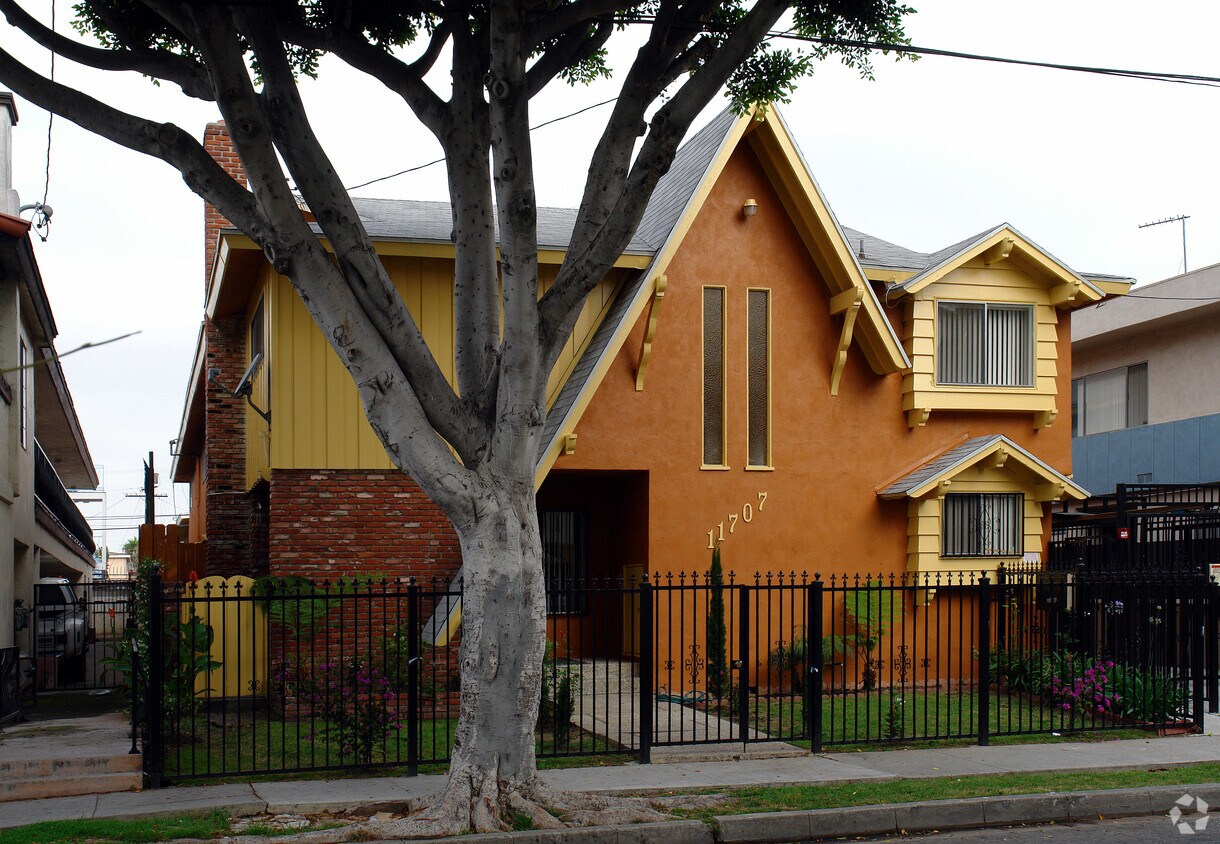 Building Photo - 11707 S York Ave
