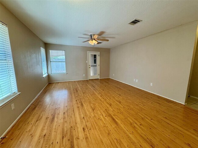 Building Photo - 1000 Horseman Cove