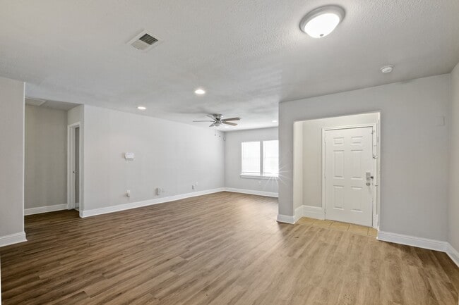 Building Photo - 5251 Pomander Rd