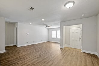 Building Photo - 5251 Pomander Rd