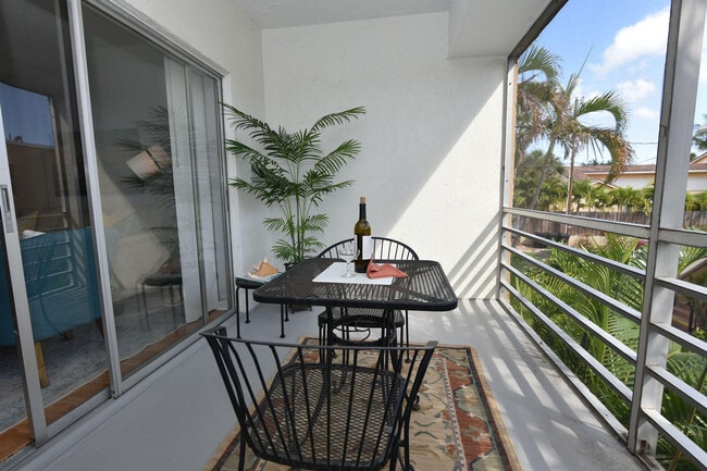Foto del edificio - 1432 S Lakeside Dr