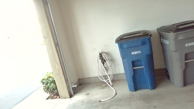 Foto del edificio - 1528 W Artesia Sq