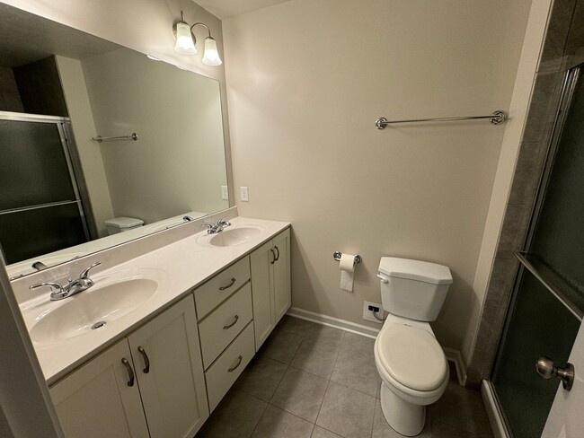 Building Photo - Beautiful Grays Woods Townhome