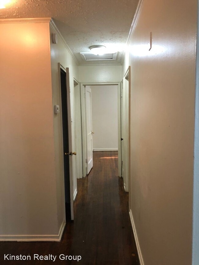 Building Photo - 3 br, 1 bath House - 904 Candlewood Drive