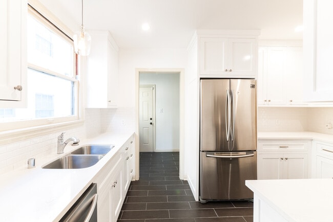 Photo - 1064 S Genesee- Apartment