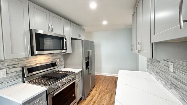 Building Photo - Cozy Remodeled Decatur 1 Bed-1 Bath DUPLEX...