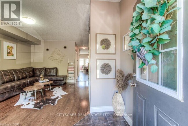 Building Photo - 38 Howe Dr