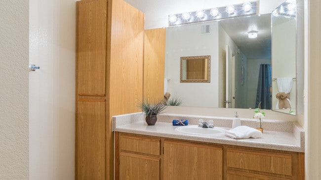 Building Photo - Estancia