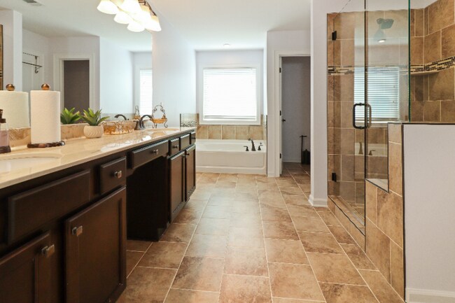 Foto del edificio - 4010 Lake Manor Way
