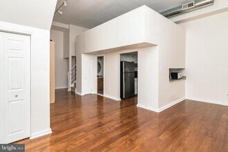 Building Photo - 1035 Spruce St