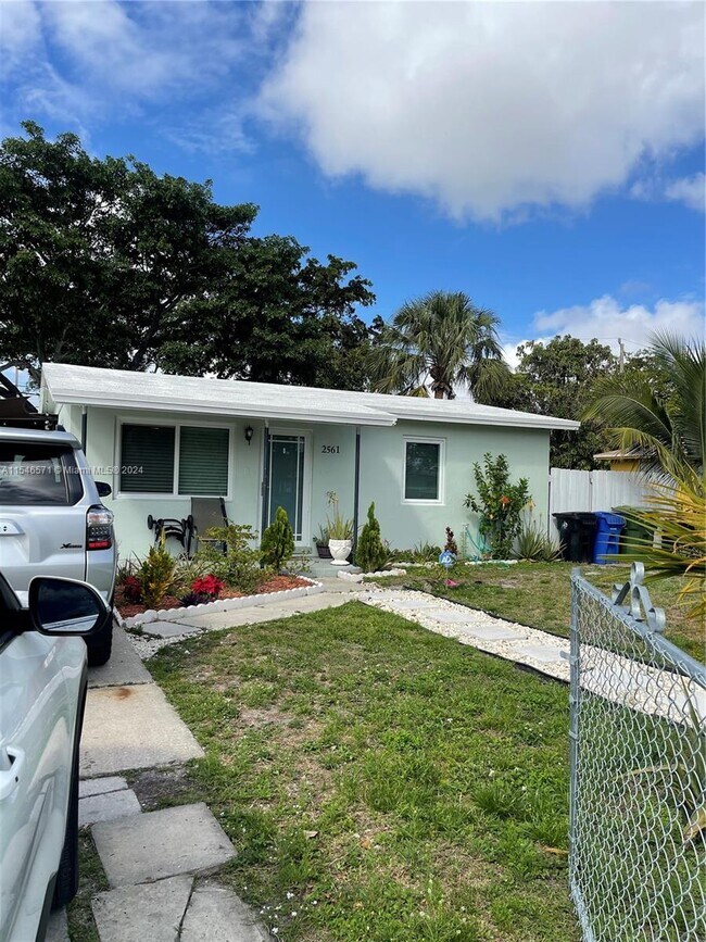 Foto del edificio - 2561 NW 18th Ct
