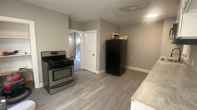 Building Photo - 8 Smith St