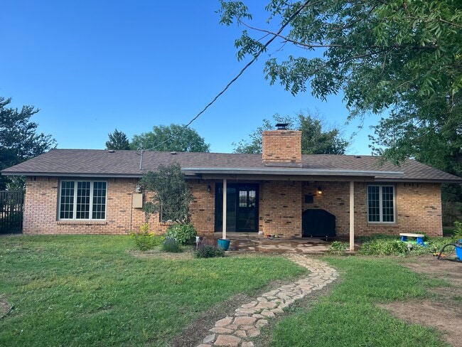 Building Photo - 1425 Ebeling Dr