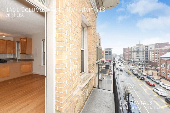 Foto del edificio - Top Floor Newly Renovated Two Bedroom In t...