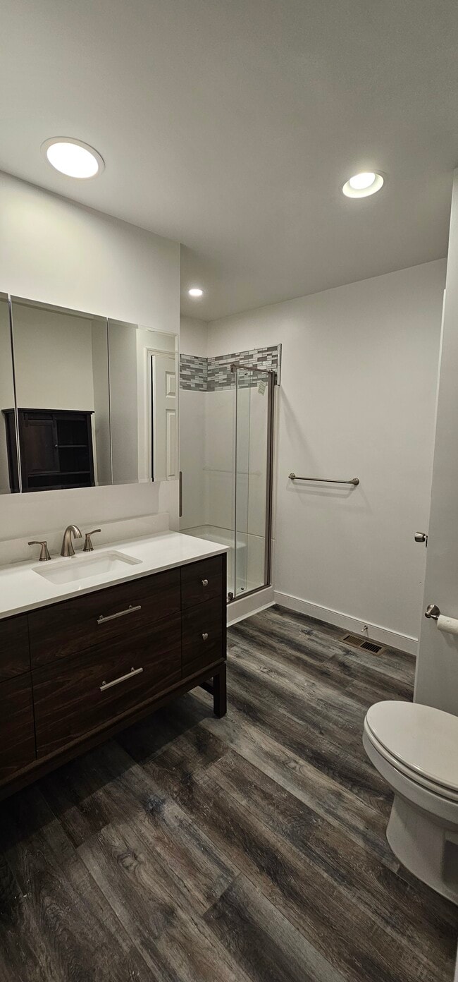 LARGE Bathroom - 112 Semple Rd