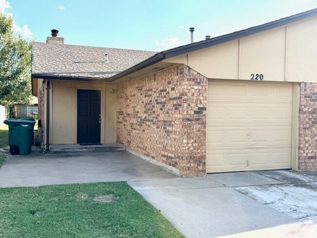 Very nice updated 2 bedroom / 2 bath Duple... - Very nice updated 2 bedroom / 2 bath Duple... Townhome