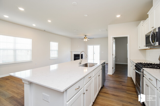 Foto del edificio - 15126 Lake Ridge Rd