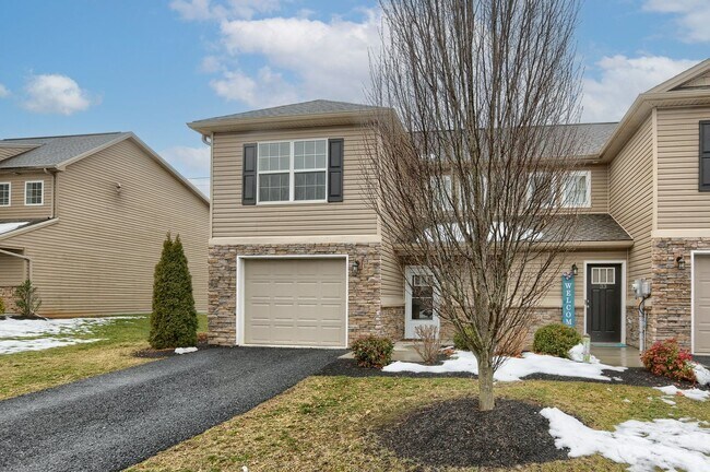 Foto del edificio - 3 bedroom townhome