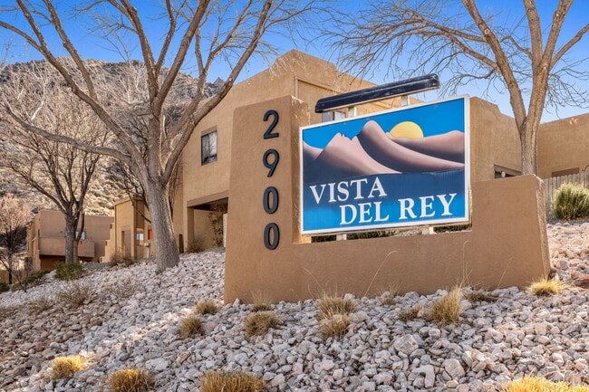 Building Photo - Foot Hills ! 2 bed/2 Bath home boasts beautiful views of the Mountains and the Lights of Albuquer...