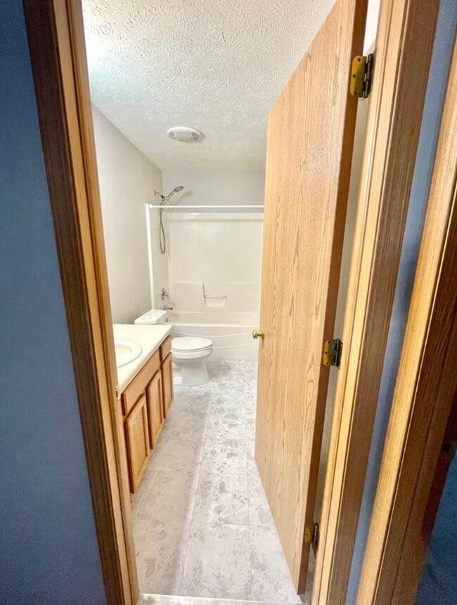 Building Photo - 5633 Kearney Ave