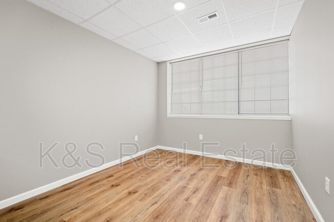 Building Photo - 13902 Lincoln Hwy