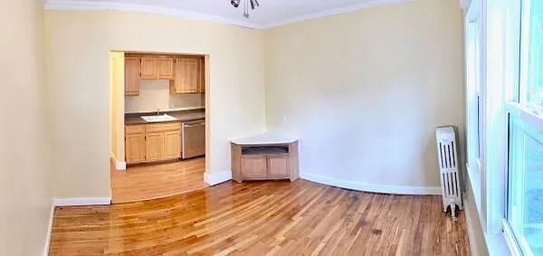 Foto del edificio - Spacious 2 BED 1 BATH close to Forest Hills Train Station