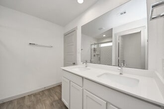 Building Photo - 7806 Cattleman Vly Dr