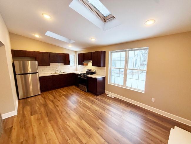 Building Photo - 2743 W Church St