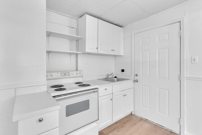 Foto del edificio - 7901 Hillside Dr