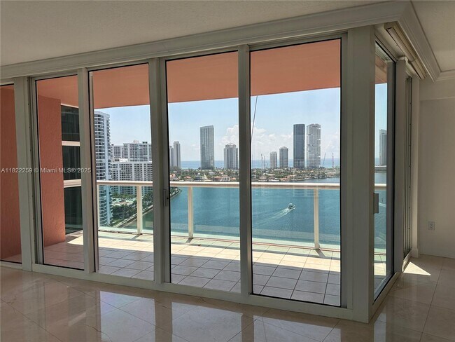 Foto del edificio - 3370 Hidden Bay Dr