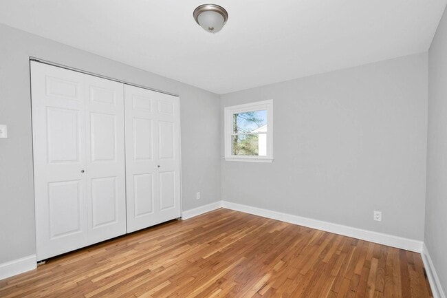 Building Photo - 120 Rolling Dr