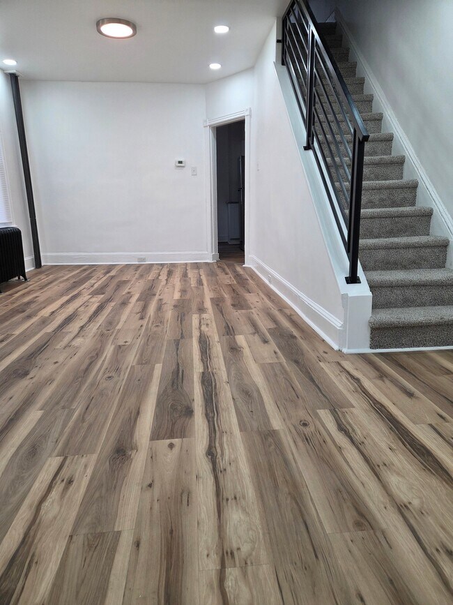 Foto del edificio - 5767 N Beechwood St