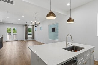 Building Photo - 2806 Versailles Oak Ln