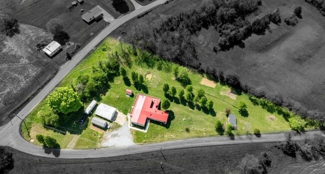 Foto del edificio - 35 Doak Hensley Rd