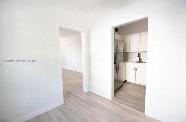 Foto del edificio - 3306 S Le Jeune Rd