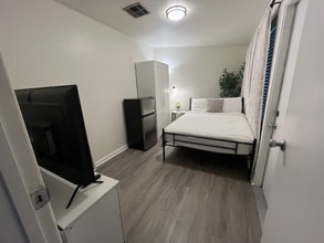 Building Photo - 7327 Sovereign Ct