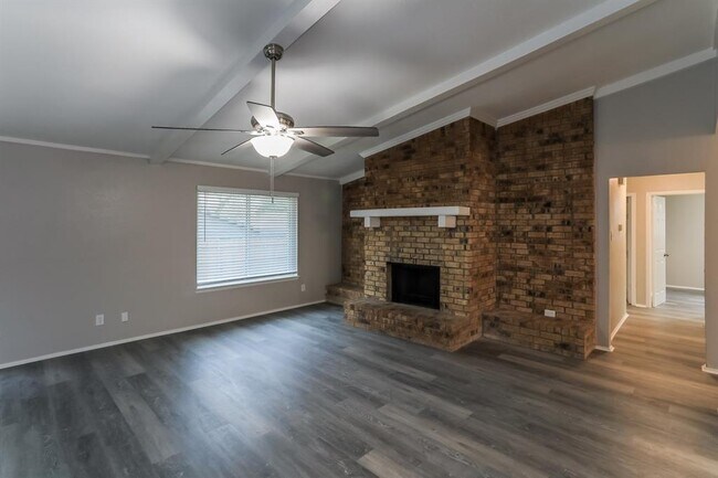 Foto del edificio - 3025 Woodbridge Dr