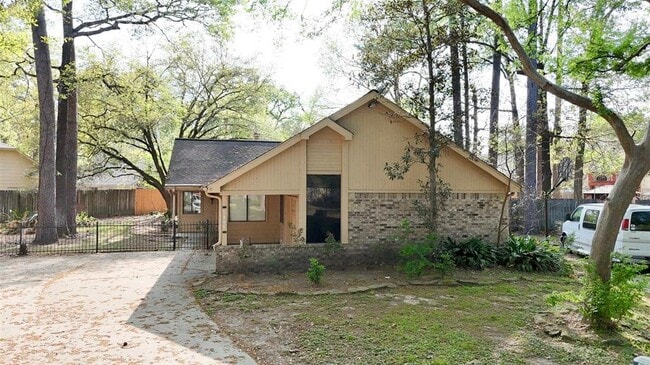 Building Photo - 1906 Woodhue Dr